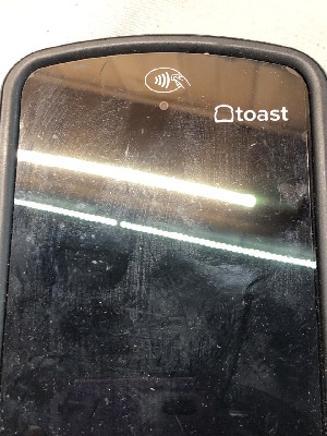 556880