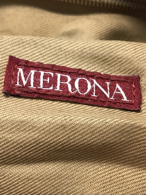 557083