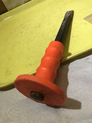 557261