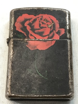557300