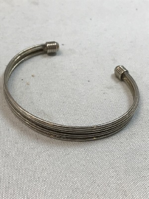 557344