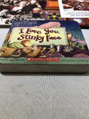 557403
