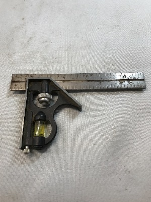 557439