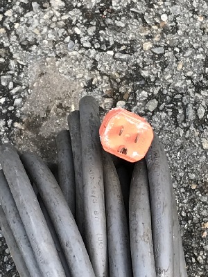 557532