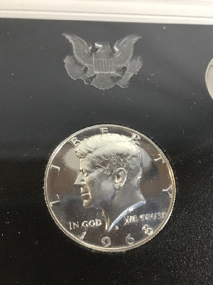 557784