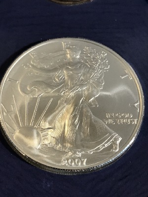 557792
