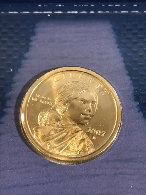 557795