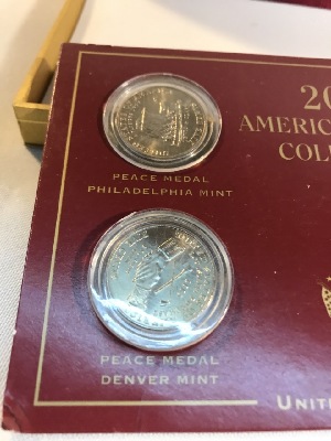 557803
