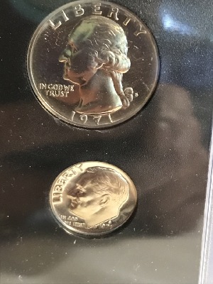 557811