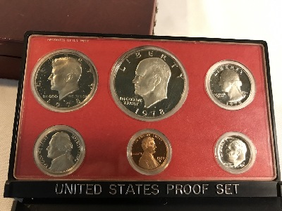 557833