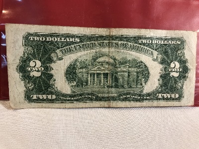 557858