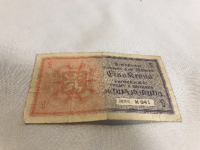 557889