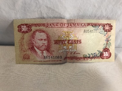 557892