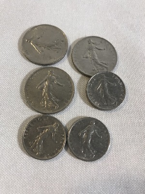 557921
