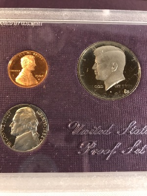 557941