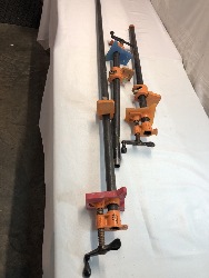 556727
