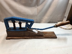 556854