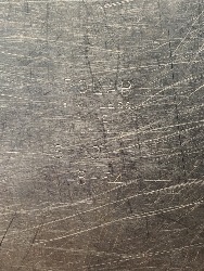 556923