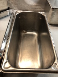 556932
