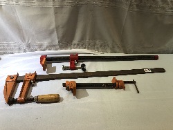 556947