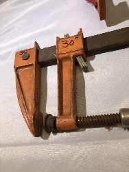 556949
