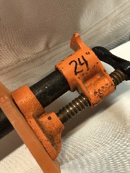 556957