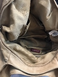 557082