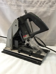 557137