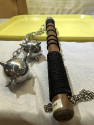 557253
