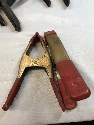 557382