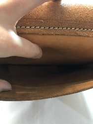 557402
