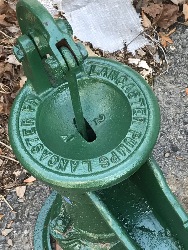 557525