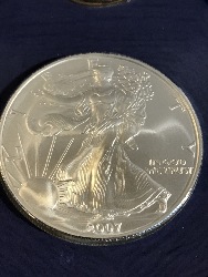 557792