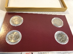 557805