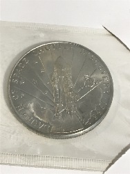 557820