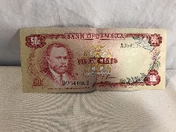 557892