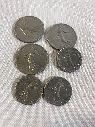 557921