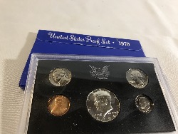 557967