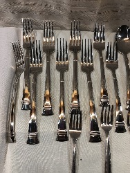 558187