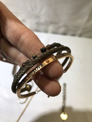 558321