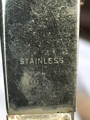 558869