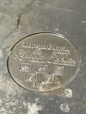 558900