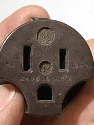 558911