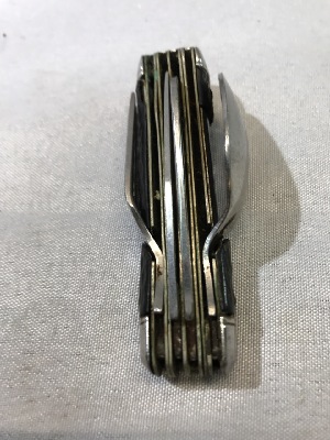 558983