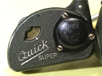 559300