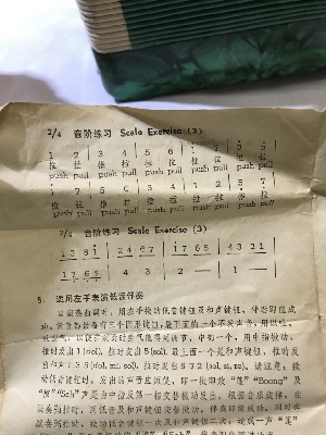 560727
