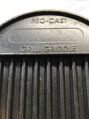 560738