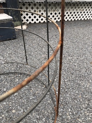560958
