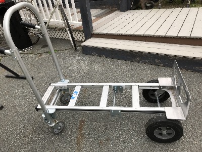 560975