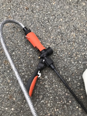560979